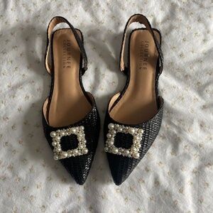 black woven flats w pearl buckle detail 🖤